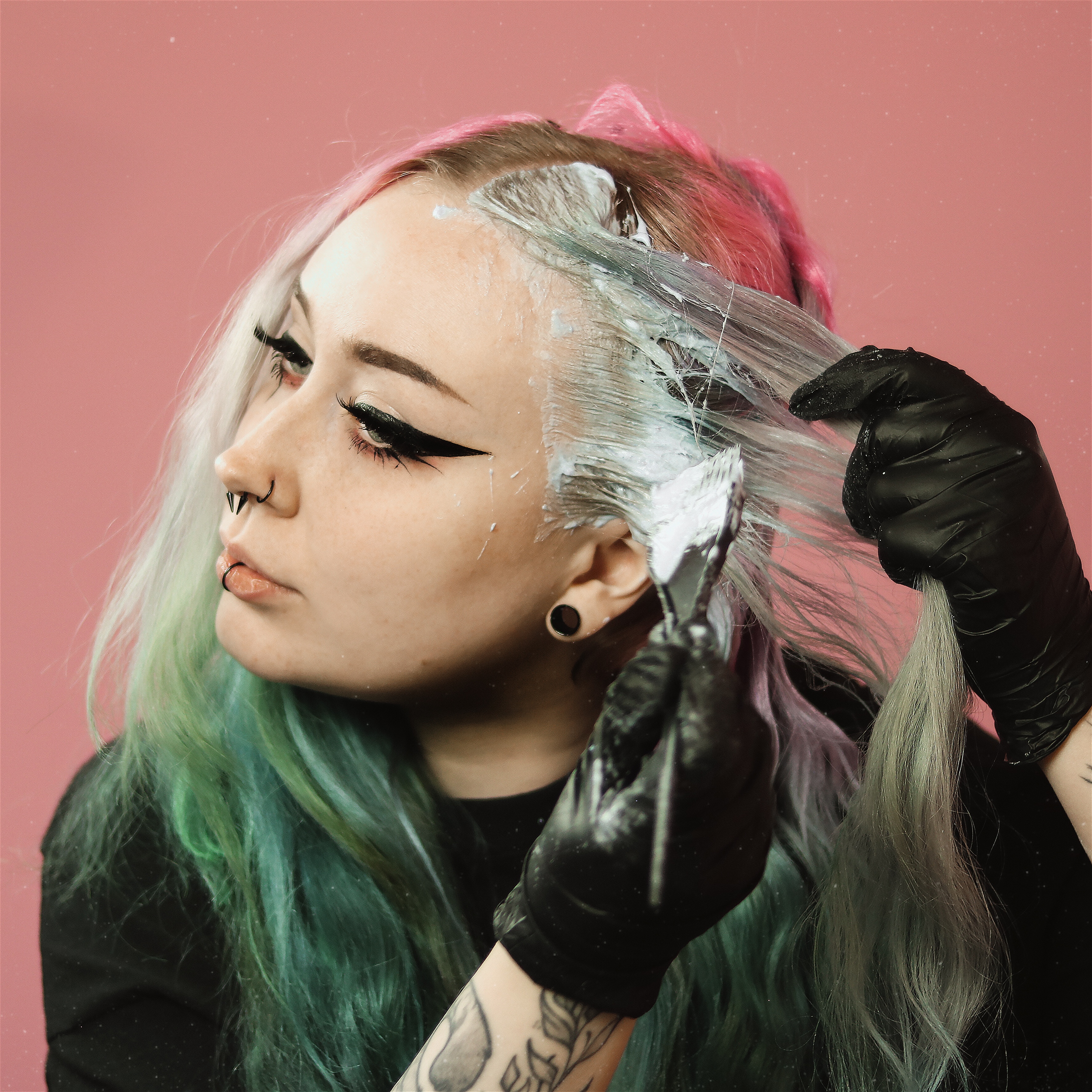 How to Bleach Your Hair - Step-by-Step Guide topic icon